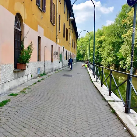 At Naviglio Martesana *