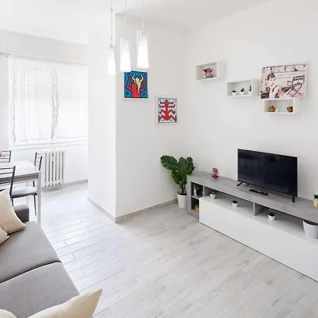 Sunny San Siro Stadio מילאנו