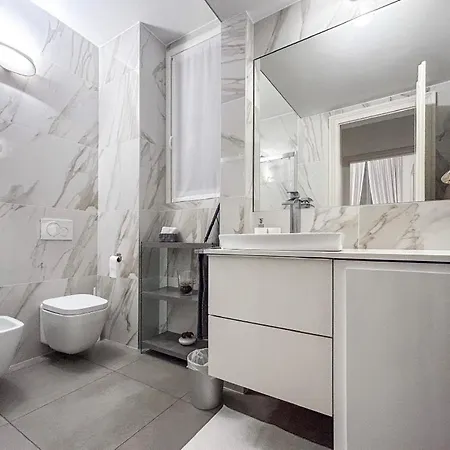 Casa Alberto Da Giussano, Elegante Bilocale In Centro Con Balcone Sul Parco Appartement Milan