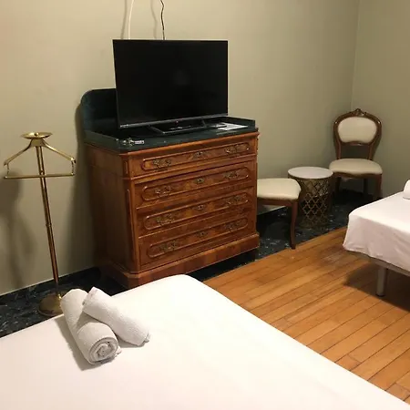 בית הארחה Villa Camilla Milano Metro 4 4*