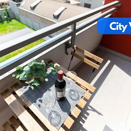 The House - Private Parking And Balcony Apartamento