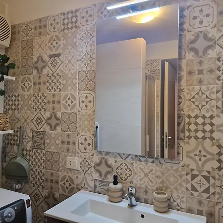 Regina In Porta Romana 3 - Sky Tv, Wifi & Breakfast Box شقة