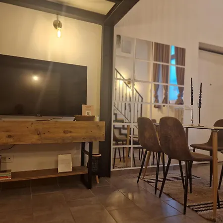 Regina In Porta Romana 3 - Sky Tv, Wifi & Breakfast Box شقة *