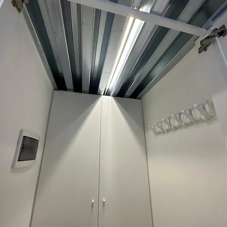 White In Apartment Mailand