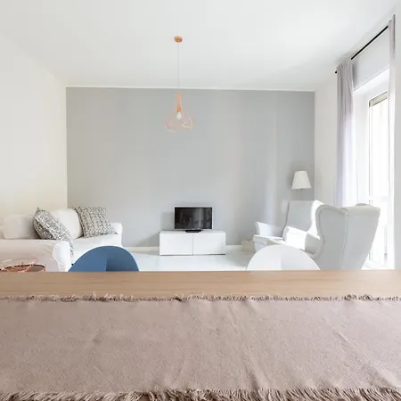 Porta Volta Bright And Roomy Flat Milan