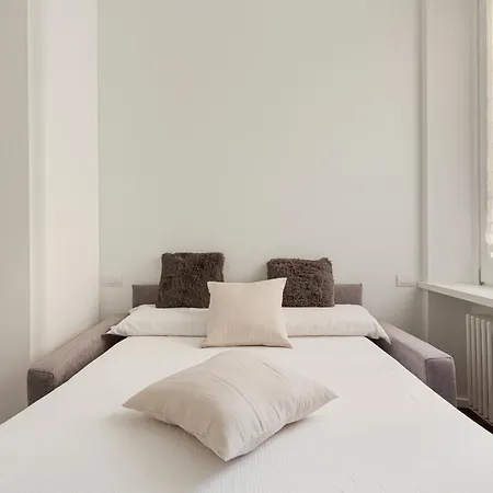 Guesthost - Tiny Near Station