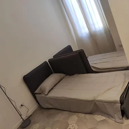 Nella Movida Di Isola-porta Nuova *