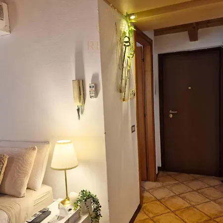 Regina In Porta Romana 1 Apartment *
