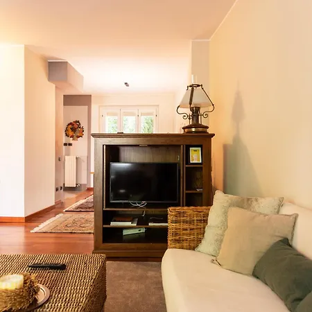 Moscova-brera Elegante Con Giardino Privato Милан