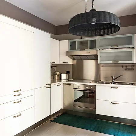 Moscova-brera Elegante Con Giardino Privato * Милан