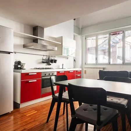 Modernita A Milano: Bilocale Con Balcone *