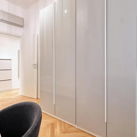 Joivy Renovated Flat By Piazza Leonardo Da Vinci ميلان
