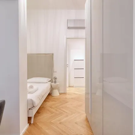 Joivy Renovated Flat By Piazza Leonardo Da Vinci شقة