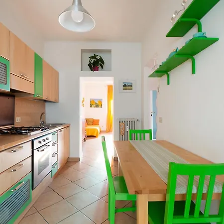 Guesthost - Porta Romana Luminoso Rifugio Appartement Milan