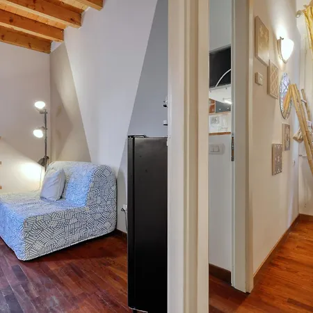 Daire Joivy Welcoming Flat With Balcony Next To Naviglio Grande *