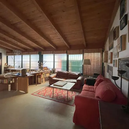 Charming Loft For Art Lovers アパート