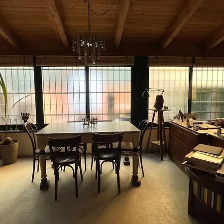 Charming Loft For Art Lovers アパート