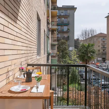 Xenia - Spacious Two-room In The Flower District * Milan