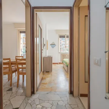 Xenia - Spacious Two-room In The Flower District *