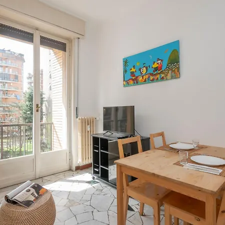 Apartment Xenia - Spacious Two-room In The Flower District Milan
