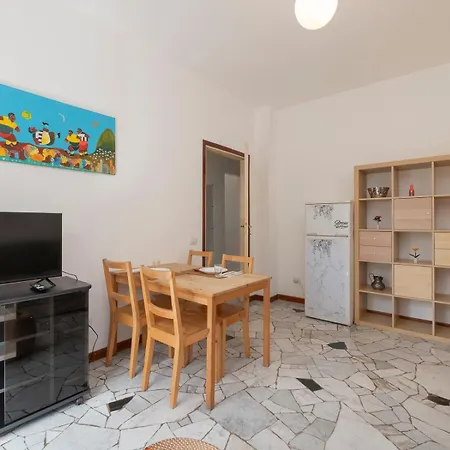 Xenia - Spacious Two-room In The Flower District * Milan