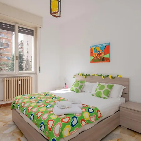 Apartment Xenia - Spacious Two-room In The Flower District