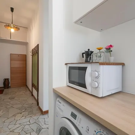Xenia - Spacious Two-room In The Flower District Apartment Milan