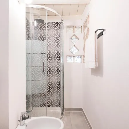 Central Studio * ميلان