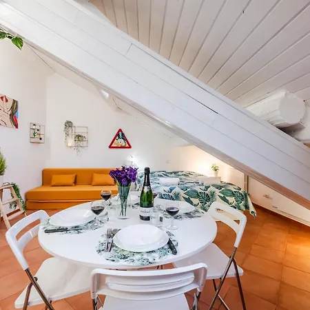 Lägenhet The White Jungle - San Babila Attic