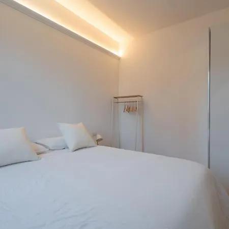 Chic In Nolo: Style And Comfort In Apartment