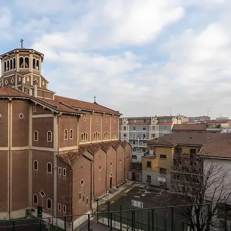 Chic In Nolo: Style And Comfort In