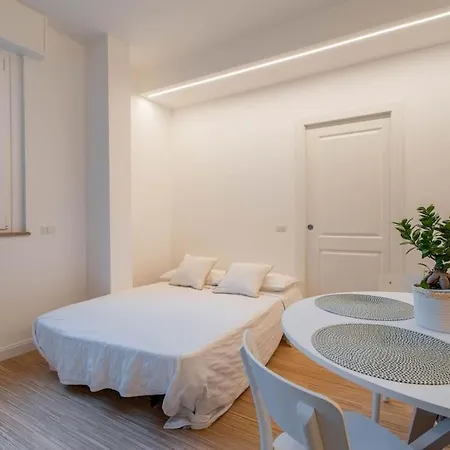 Chic In Nolo: Style And Comfort In Apartment *