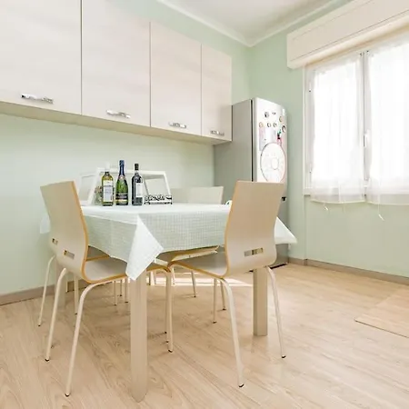 Bright & Cozy - Center *