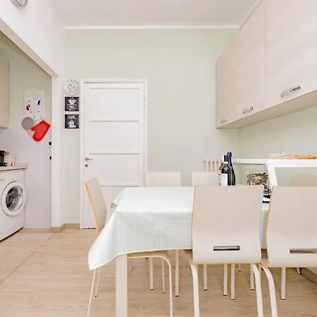 Bright & Cozy - Center *