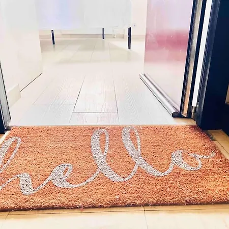 5 Min Walk To Duomo Petite Loft! Apartment