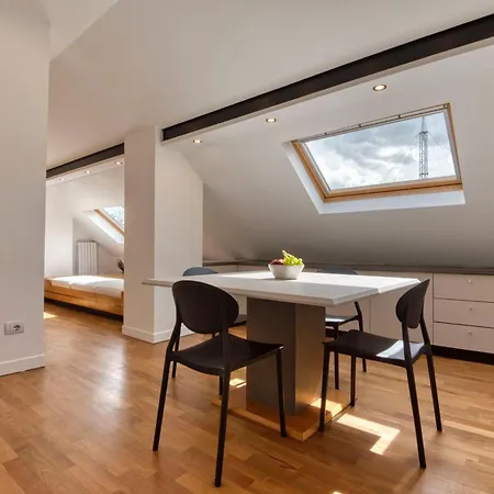 Royal -montenapoleone- ميلان