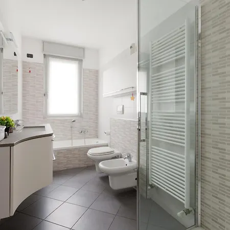 Niguarda - Ampio E Moderno Trilocale 아파트 *