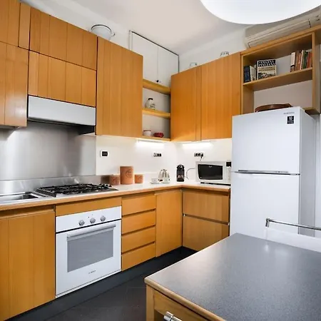 Fondazione Prada - Quadrilocale In Stile Classico Milão