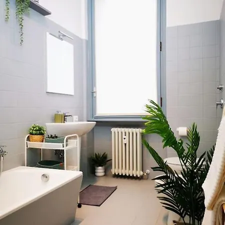 Sunny Flat 50 Meters From The Metro * 米兰
