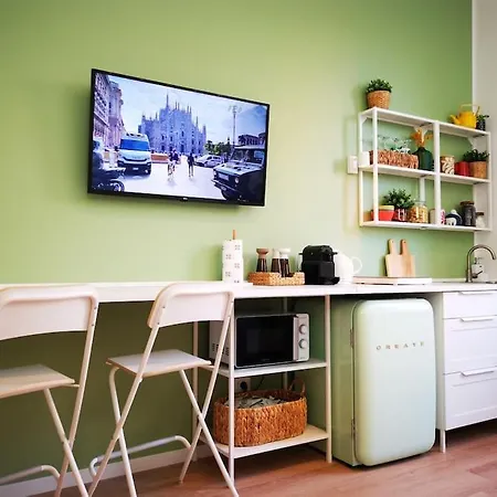 Sunny Flat 50 Meters From The Metro * 米兰