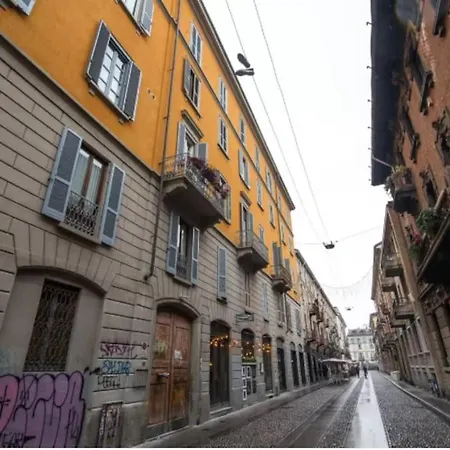 Daire Cosy Flat In The Heart Of Navigli Area