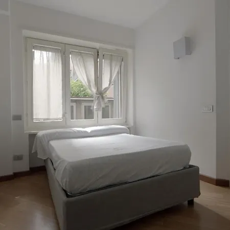 Apartament Trilocale Centro Mediolan