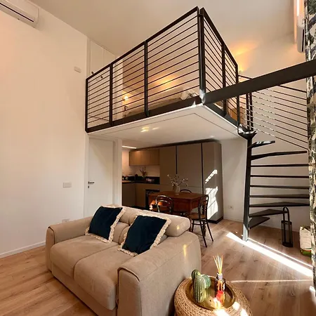 Classy & Chic 2 Storey Loft * Milan