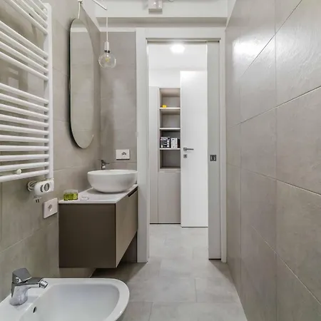 Domusmi Veniero 12 *