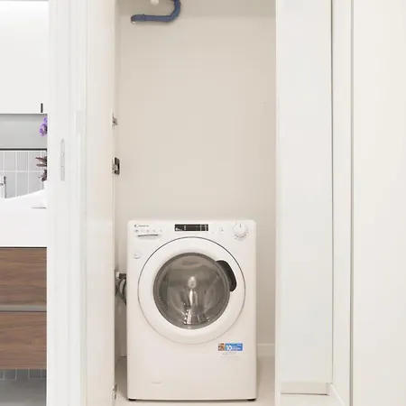 Station Modern Flat W/private Parking 米兰