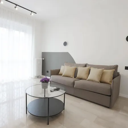Apartman New Modern Flat 10 Minutes Walk From Station