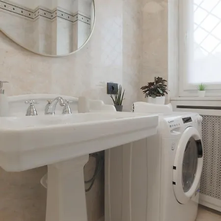 New Modern Flat 10 Minutes Walk From Station Milánó