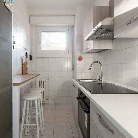 Guesthost - Corvetto M3 Bright With Balcony! 아파트 *
