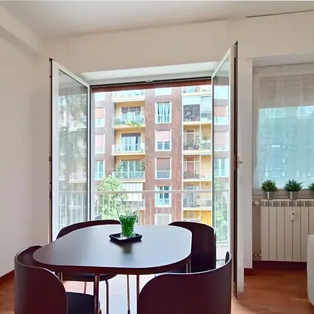 Sahi - Via Dei Ciclamini Mm1 Primaticcio, Stadio San Siro, Ospedale San Carlo מילאנו