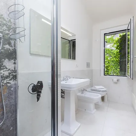 Living Uniqc - Duomo Милан